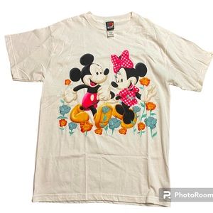 Vintage Mickey Mouse and Minnie Disney Graphic T-shirt Flower Field